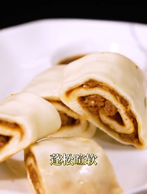大家上幼儿园的时候吃过肉龙吗?喷香爆汁,一口全是肉!