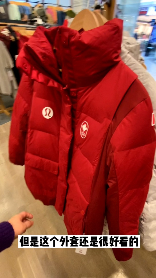 加拿大冬奥羽绒服遭疯抢,是网友跟风还是真好看?实地逛逛就知道