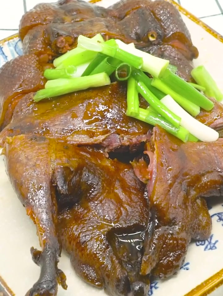 分享一个家庭酱鸭的制作方法,简单易上手,你学会了么~美食