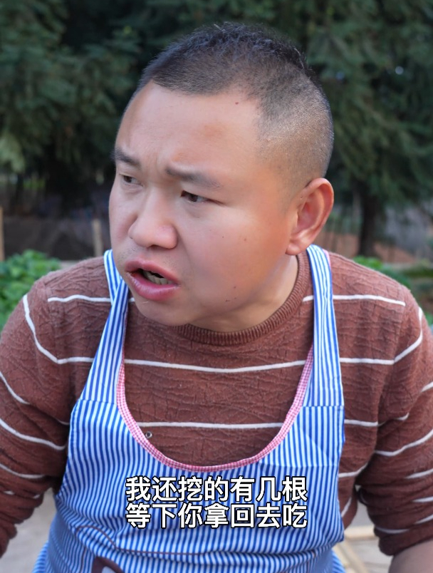 老表难得来,挖点冬笋招待他!这个凉拌冬笋太好吃了!