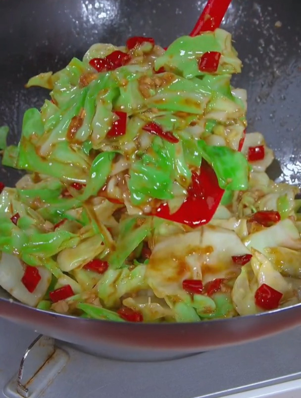 包菜这样炒,酸辣脆爽,好吃下饭 手撕包菜