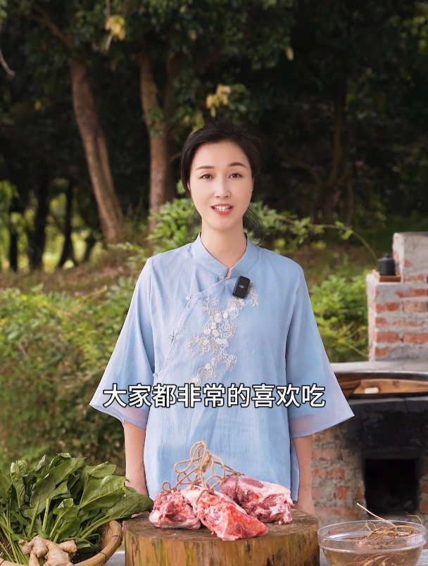 今天试着做五指毛桃蒸猪头壳肉,没有想到超出预料的好吃!