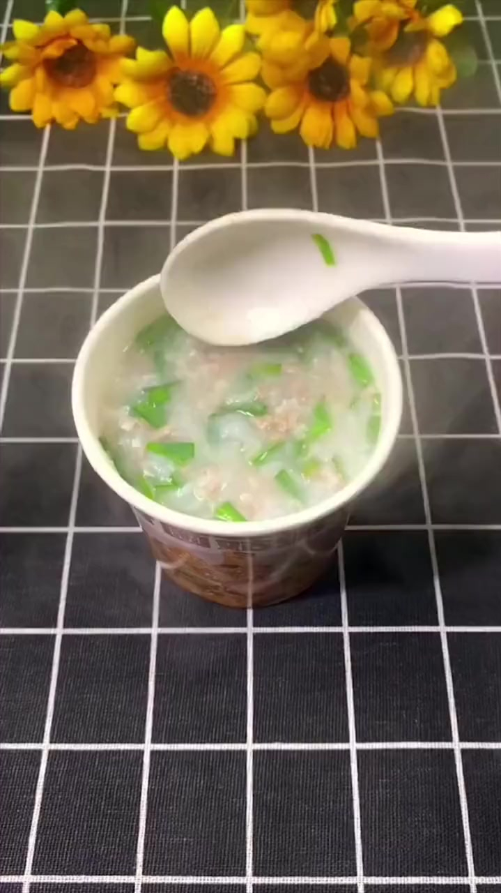 这个早餐粥,冲泡一下就可以吃,简单又方便
