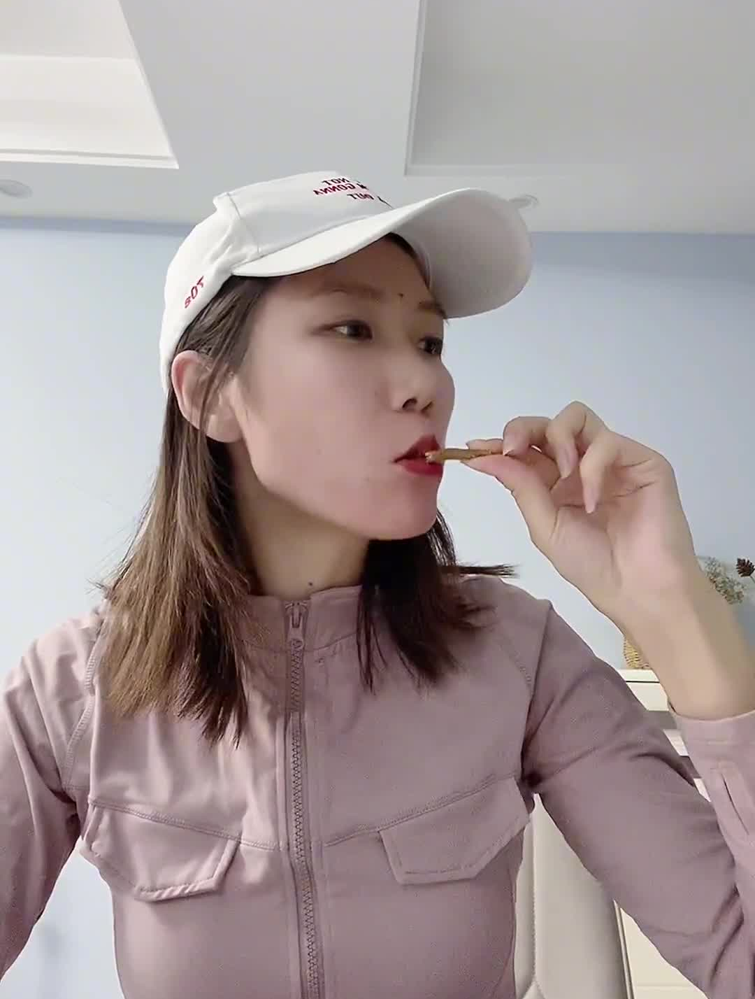 解馋小零食炭烤的小黄鱼很适合大家,碳水还没有,这怎么做到的呢