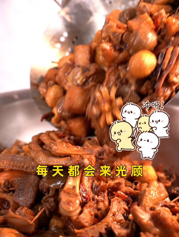 太火爆了,开店围满了人~带你看看卤侠派学员店铺!