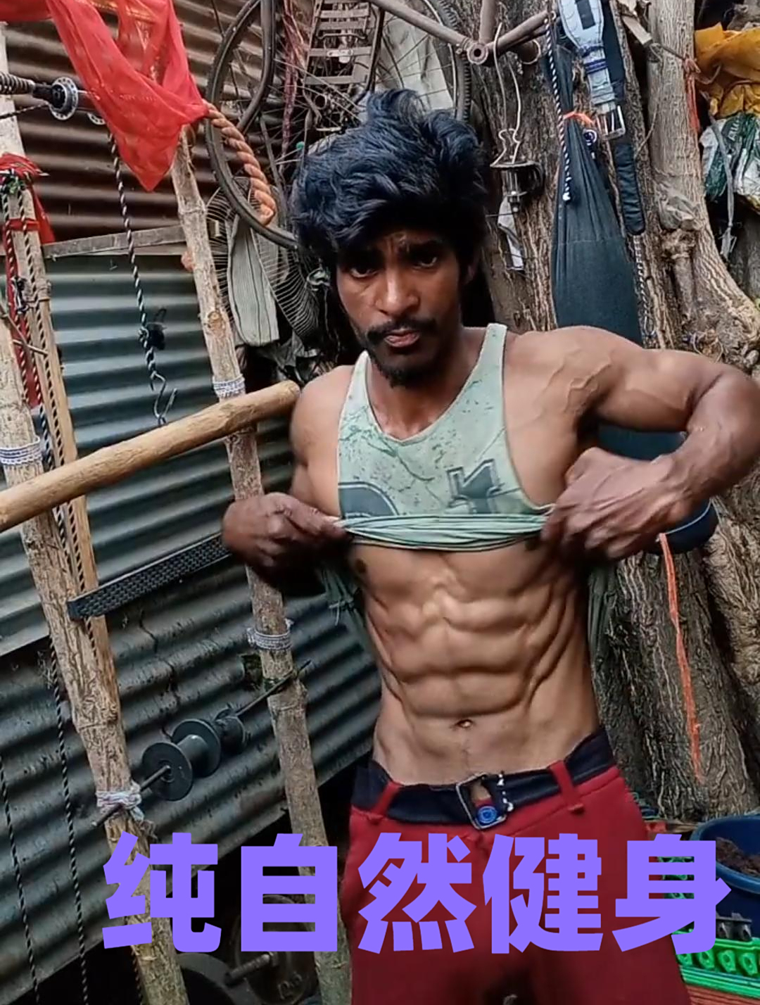 印度农村小伙苦练健身五年,一身肌肉,羡煞所有男人!