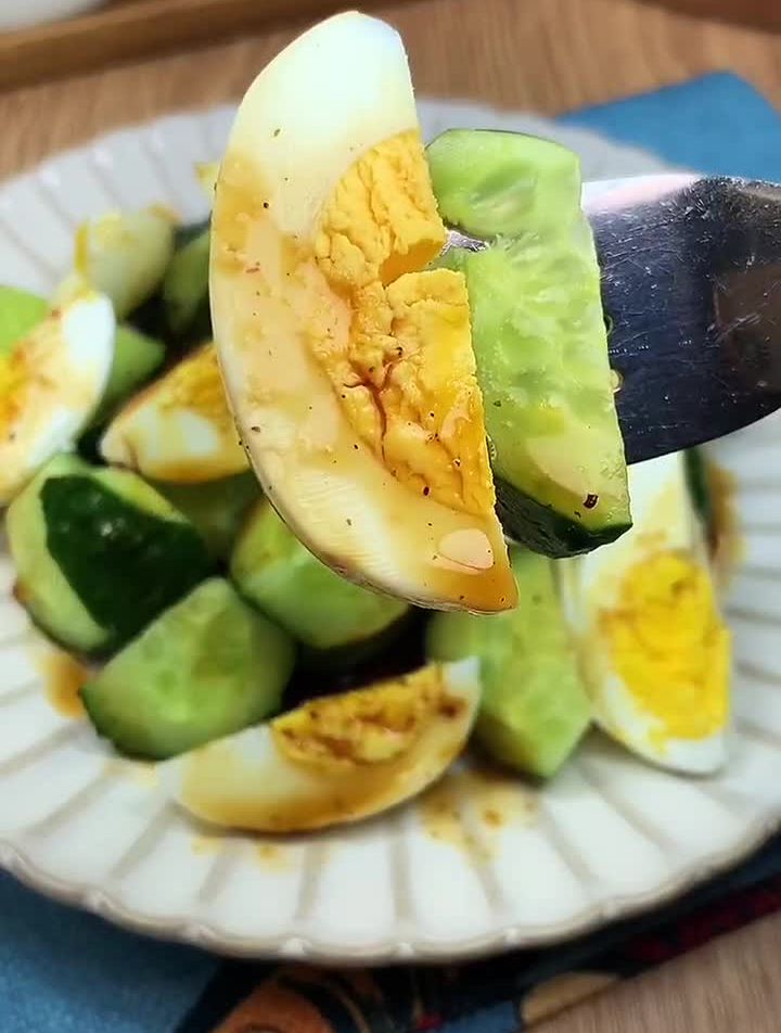 水煮鸡蛋一根黄瓜连续吃几天你猜会怎样?