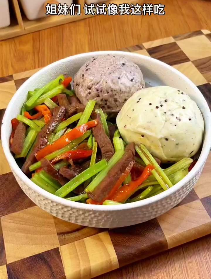 全麦面包吃腻了吧,试试这个藜麦馒头吧,营养又方便