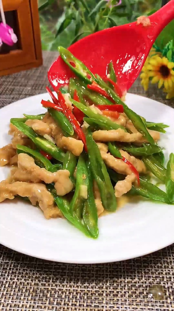 杭椒炒肉你炒对了么?看完你也能做到椒鲜肉嫩非常好吃