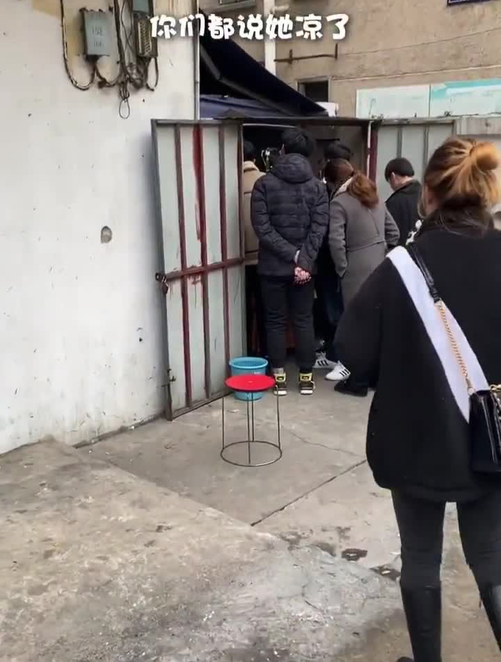 发现汉堡皇后一个秘密!美食冲鸭