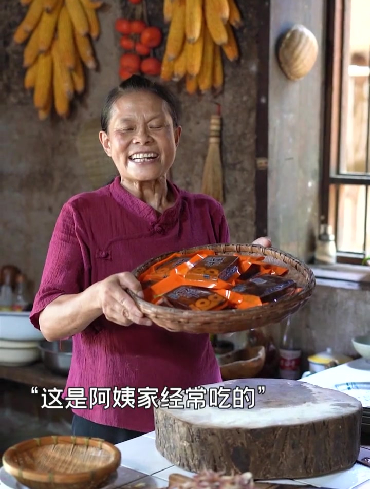 烟熏豆腐干农村家里必备的一道菜,味道很正