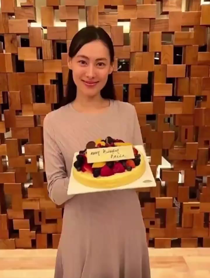 李泽楷惊喜现身!黄金花球送上,生日蛋糕头像揭示复合!