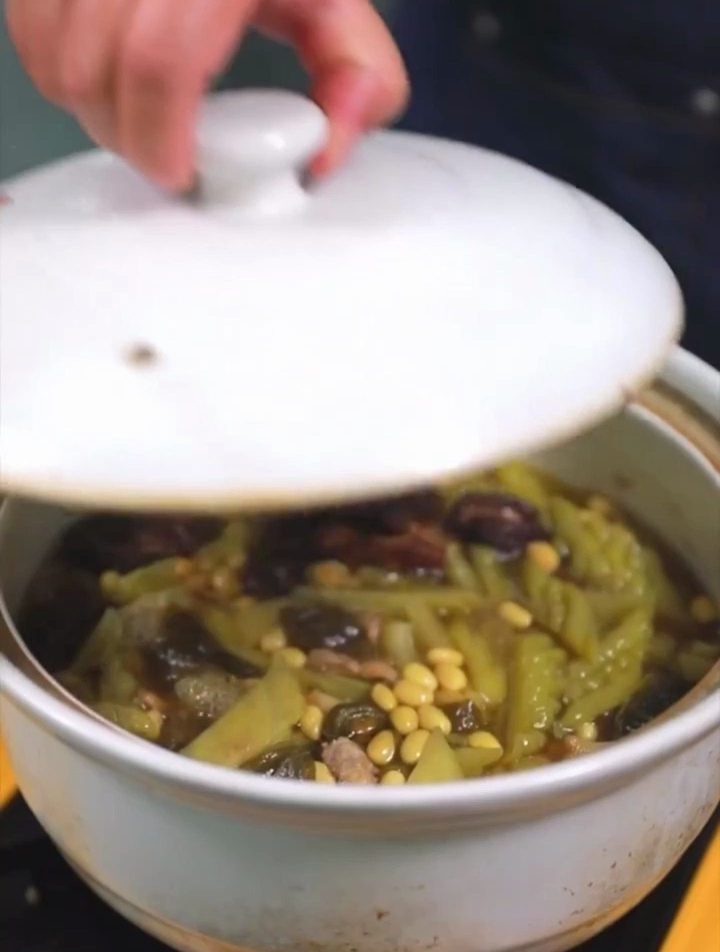 超级下饭的酸菜苦瓜煲,酸菜,苦瓜
