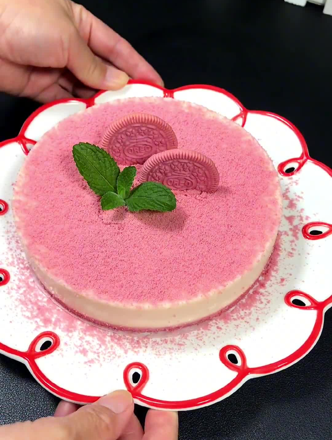 只要家里有奥利奥饼干和酸奶就可以做的樱花粉色慕斯蛋糕