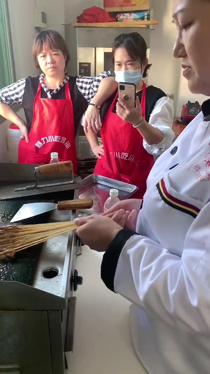 铁板鸭肠的做法,我来教你吧,学会了开店,自己在家做都可以