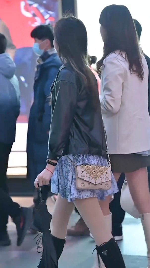 阳仔美拍:小姐姐这袜子可以网鱼吧