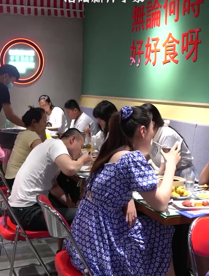超出片的港式茶餐厅!店里都是靓男靓女