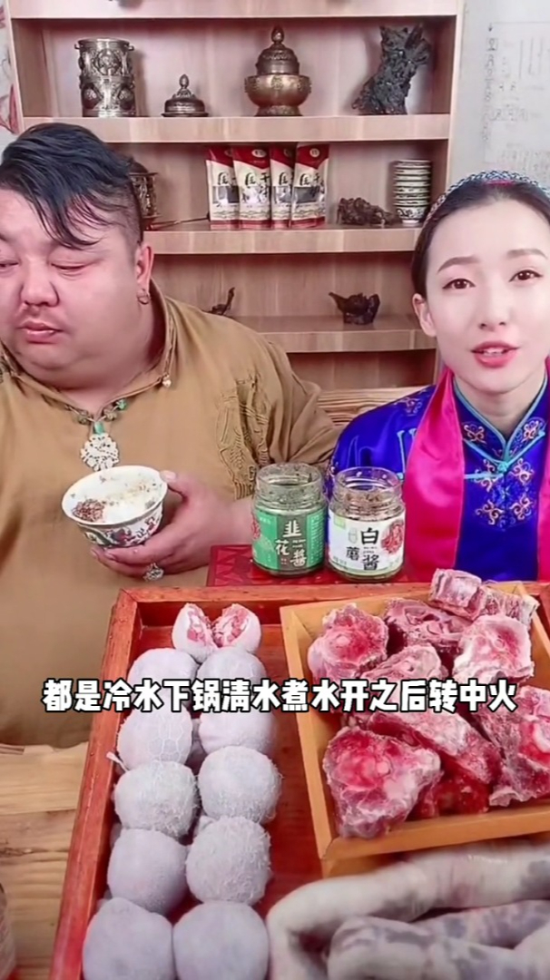 恩克:肚包肉和羊肉肠,就让侄女卖吧,我负责吃就行啦