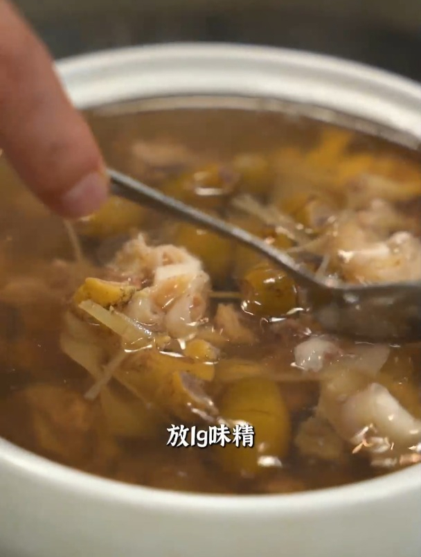 鼻腔没有一丝丝湿润!煲个青橄榄龙骨螺肉汤,缓解干燥滋润一下~