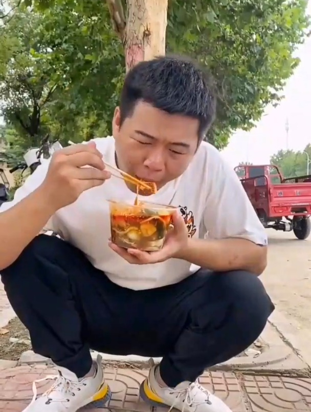 摆地摊早餐卖什么最吸引人,地摊小吃做法