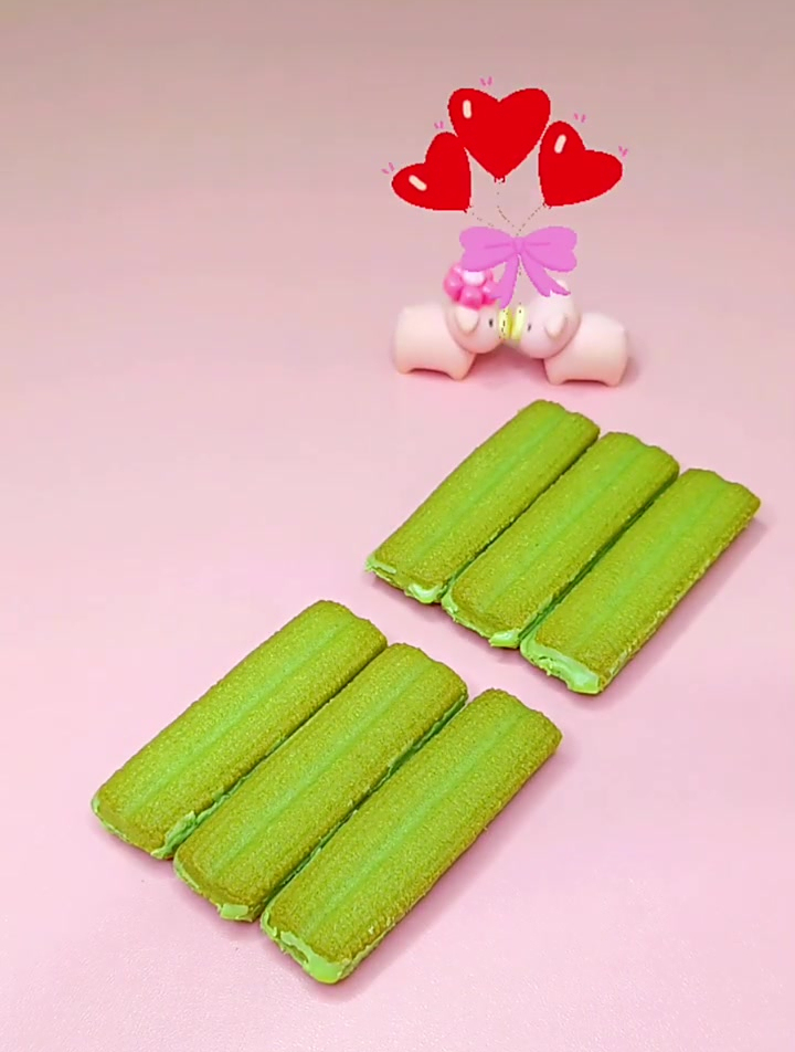 猪猪吃曲奇饼干吖