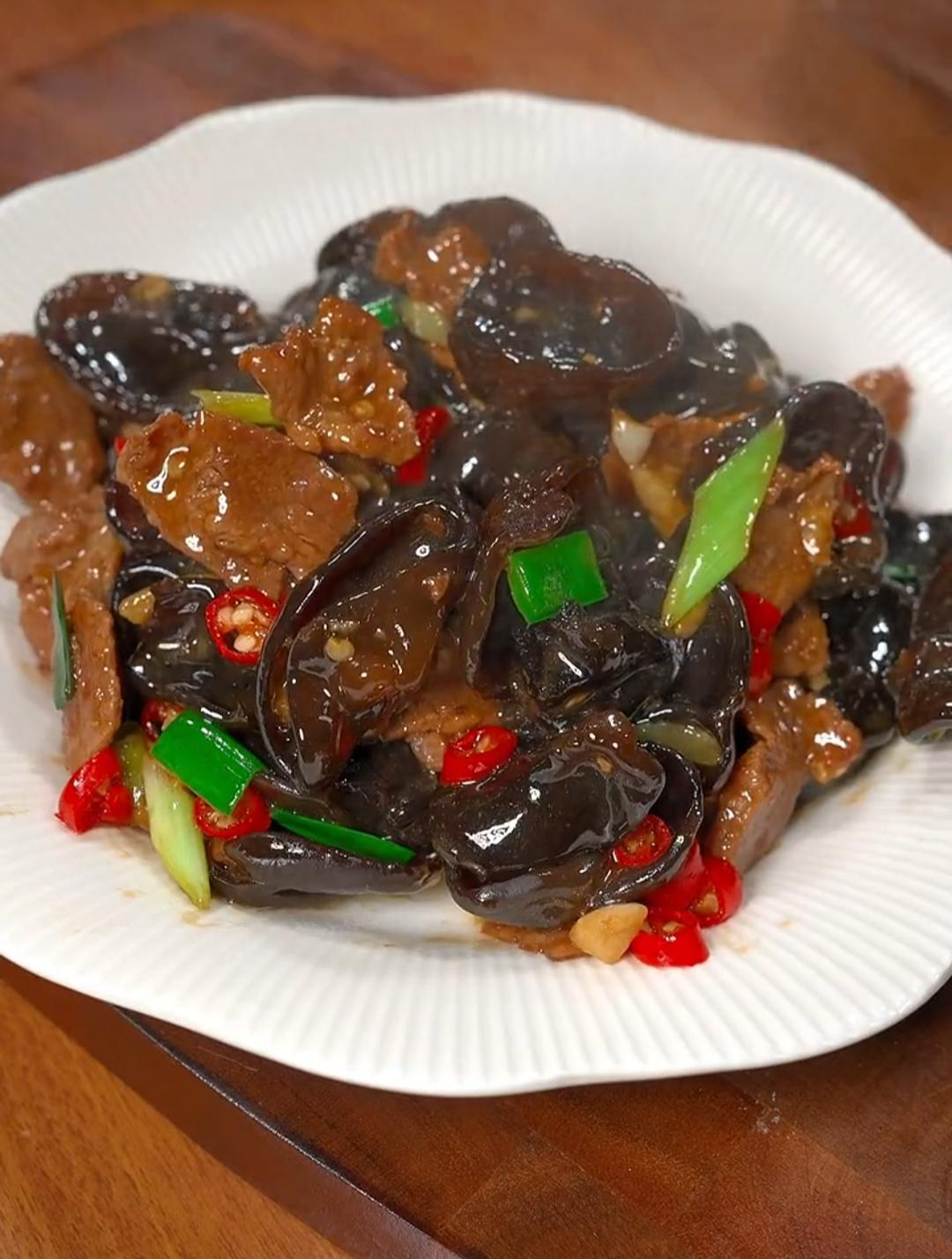 黑木耳炒肉的做法