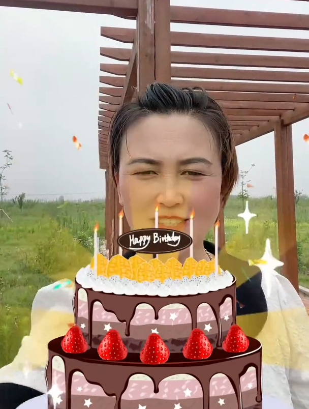 这个蛋糕好漂亮呀,你们觉得奥特曼会喜欢吗?