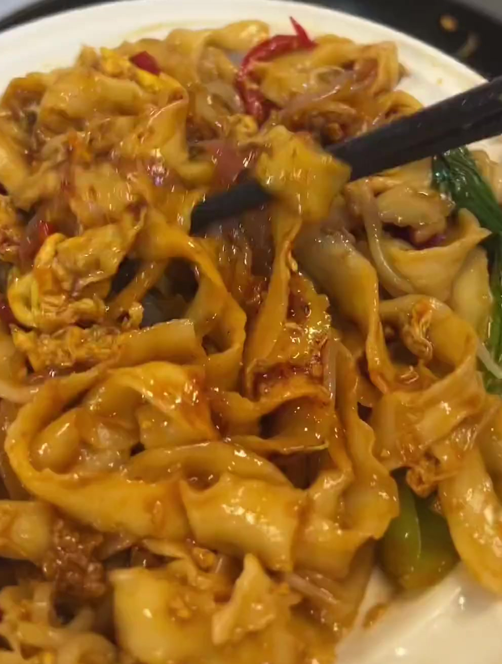 凉拌茄子来了,炒刀削面是我家隔三岔五就要做的