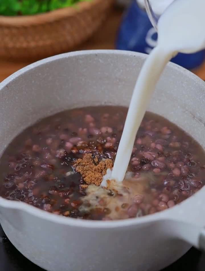 夏天不要老是抱着奶茶,试试这个牛奶红豆粥