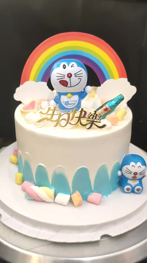 可爱的彩虹叮当猫蛋糕