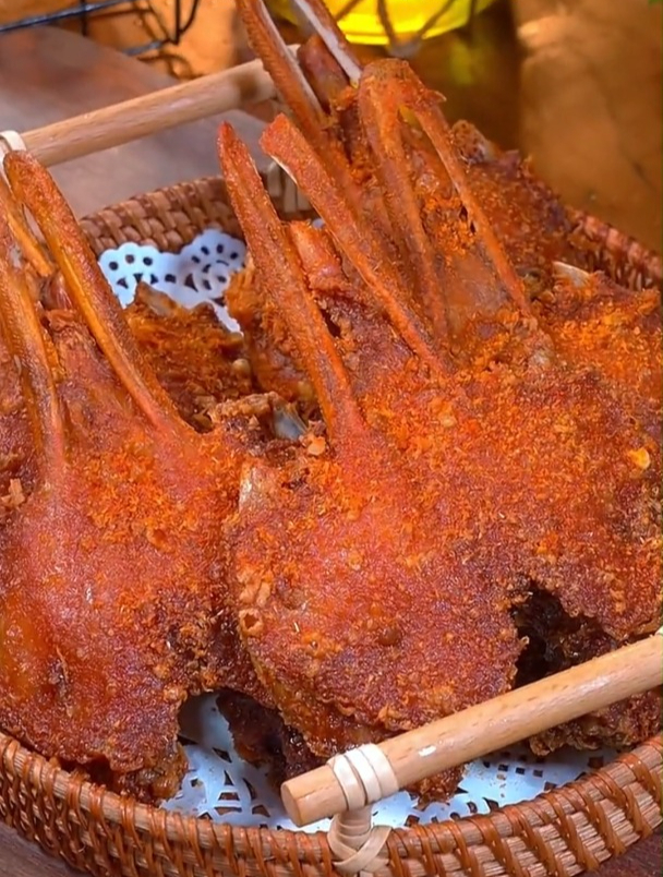 皮香肉嫩,酥酥脆脆的椒盐鸭头