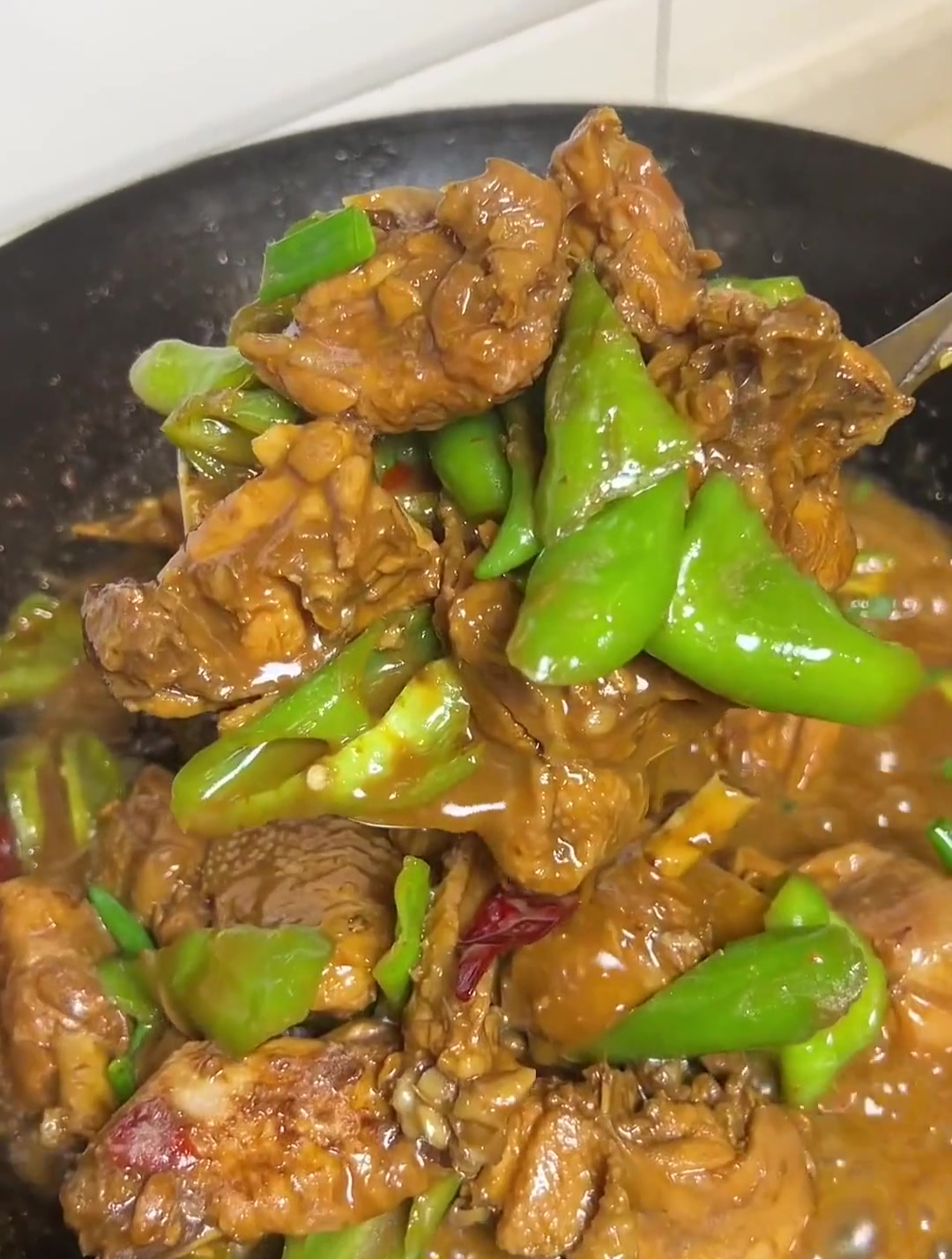 家庭版炒菜,色香味俱全的辣子鸡,就问你和饭店比怎么样?