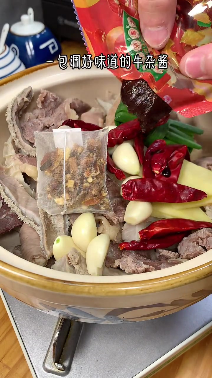 这样做的牛杂煲不但做法简单鲜香入味汤汁都能吃