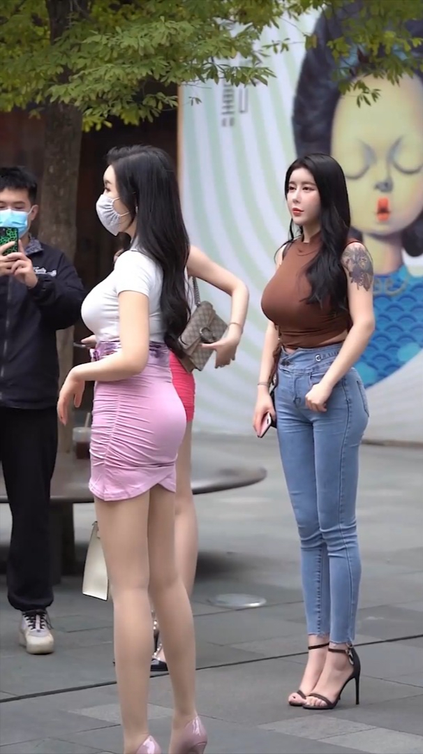 蓓蓓爱路拍,我要是有这身材,怕是天天喝奶茶都不会胖吧