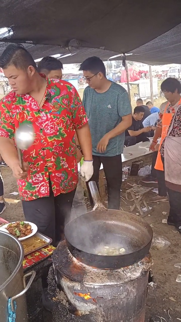 这是我家一周吃十次的白菜豆腐煲,简单营养又好吃,天天吃都不会腻