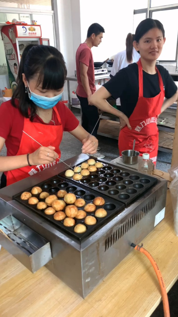 章鱼小丸子的做法,开店摆摊都可以,一个人就可以做