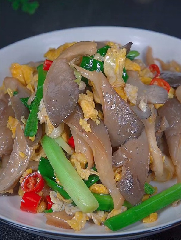 蘑菇炒鸡蛋 这样做比肉还好吃