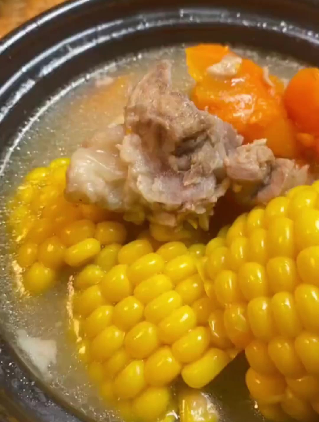 绝对不能错过的玉米胡萝卜排骨汤