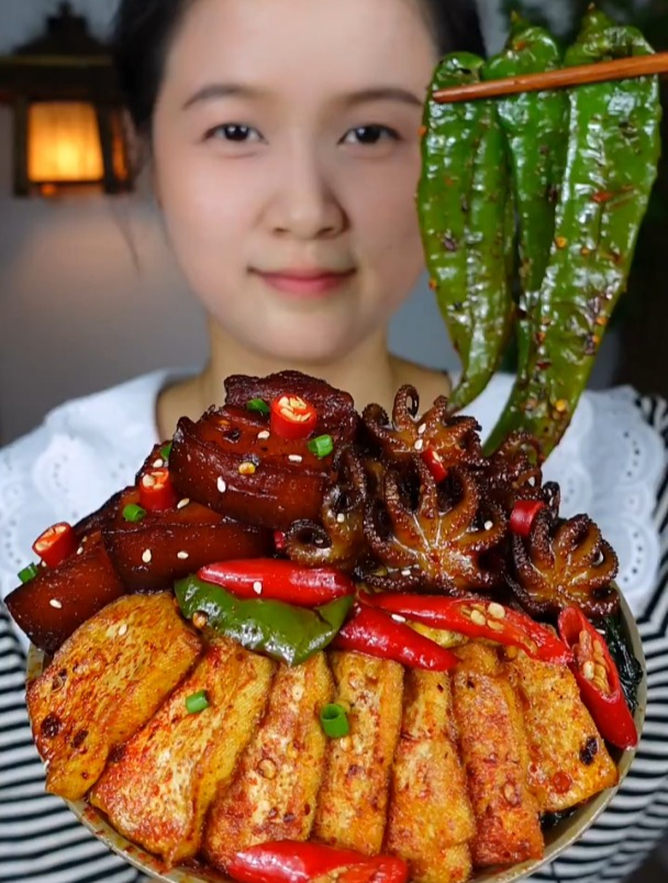 家常菜:红烧肉,迷你八爪鱼,香煎豆腐,真的太好吃了!