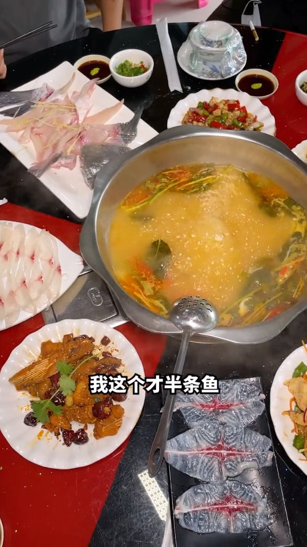 这种脆皖鱼我是第一次吃,口感Q弹,味道简直绝绝子