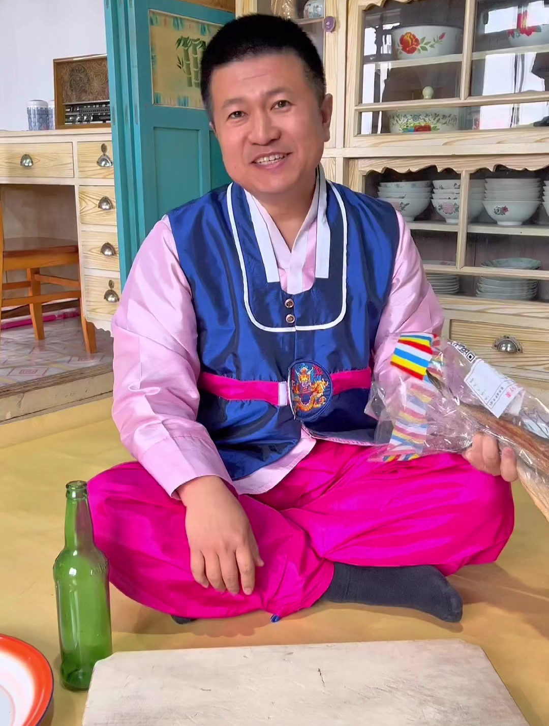 砸出来的朝鲜族特色美食“棒鱼”硬邦邦的,到底好不好吃呢?