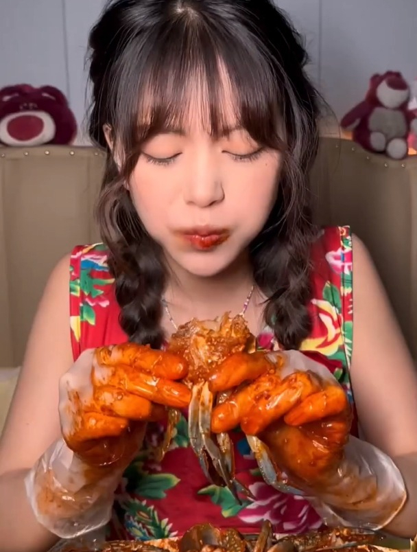 家里开海鲜店是什么体验,生腌一波巨大虾菇王,体验一波