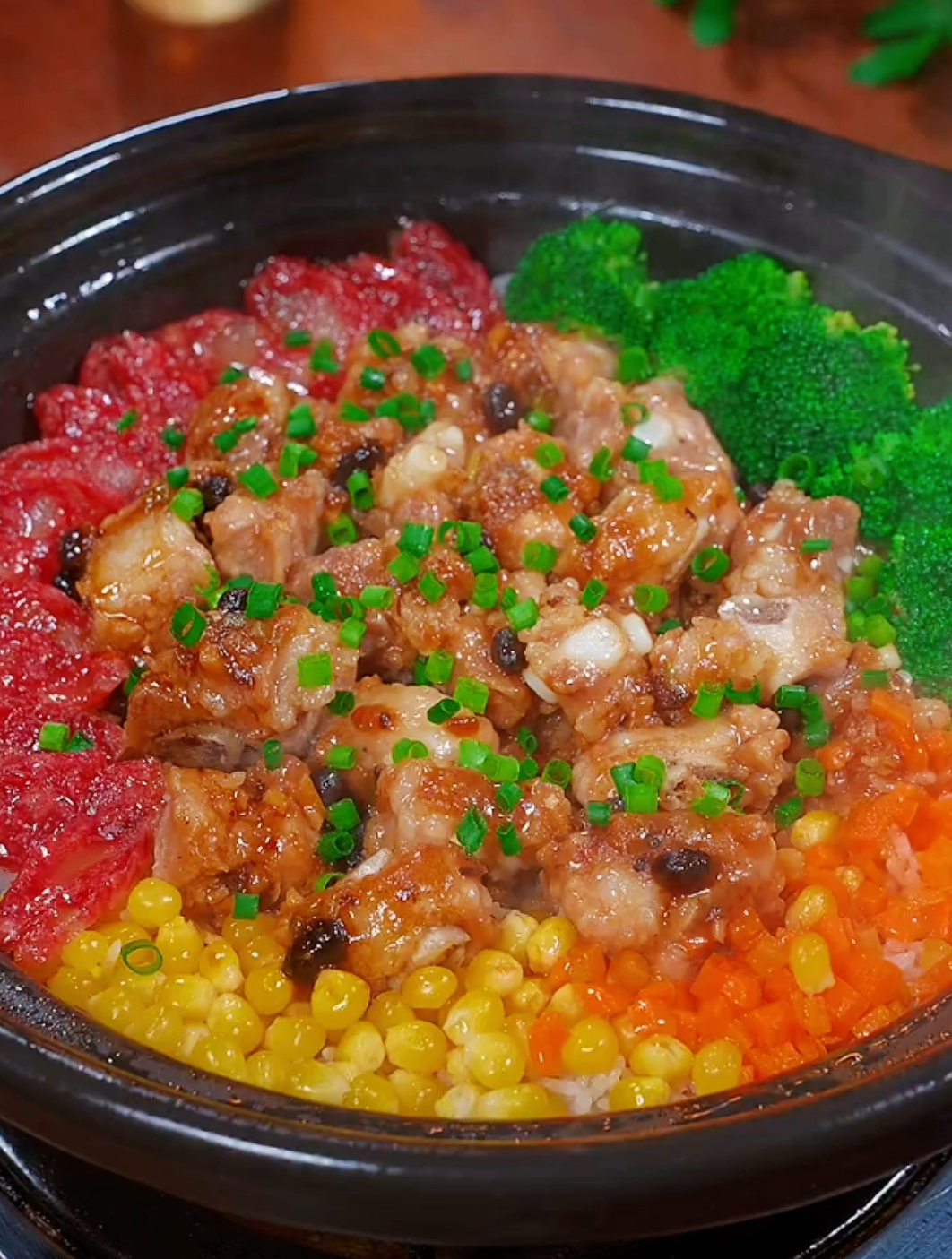 广东人最爱吃的煲仔饭,原来做法这么简单,出锅后大人孩子抢着吃