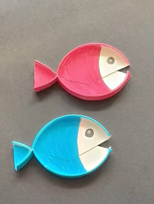 一次性纸杯用完不要扔,跟孩子一起做条小鱼玩具玩吧