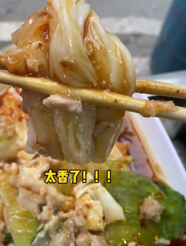 超滑嫩的广东肠粉,汤汁很入味!很香!