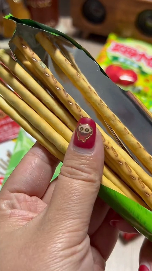 格力高巧克力的醇香加上饼干的酥脆,吃起来浓香酥脆,好吃