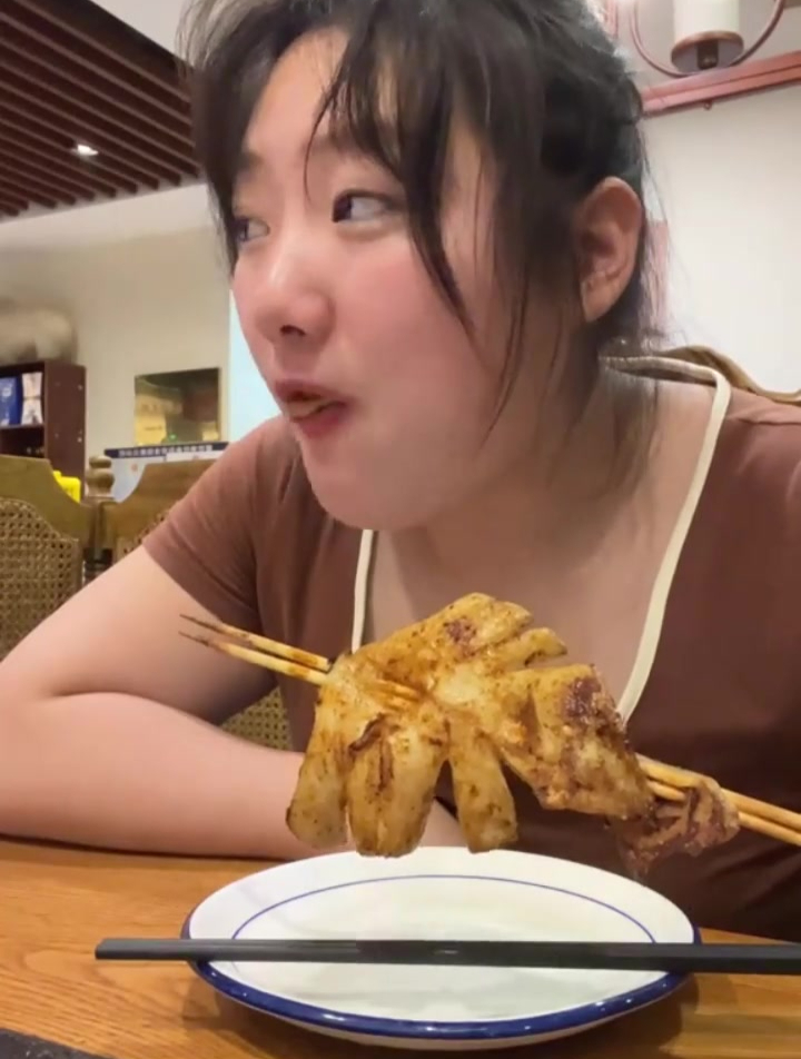 喝羊头牛筋丸羊肉串羊腰子