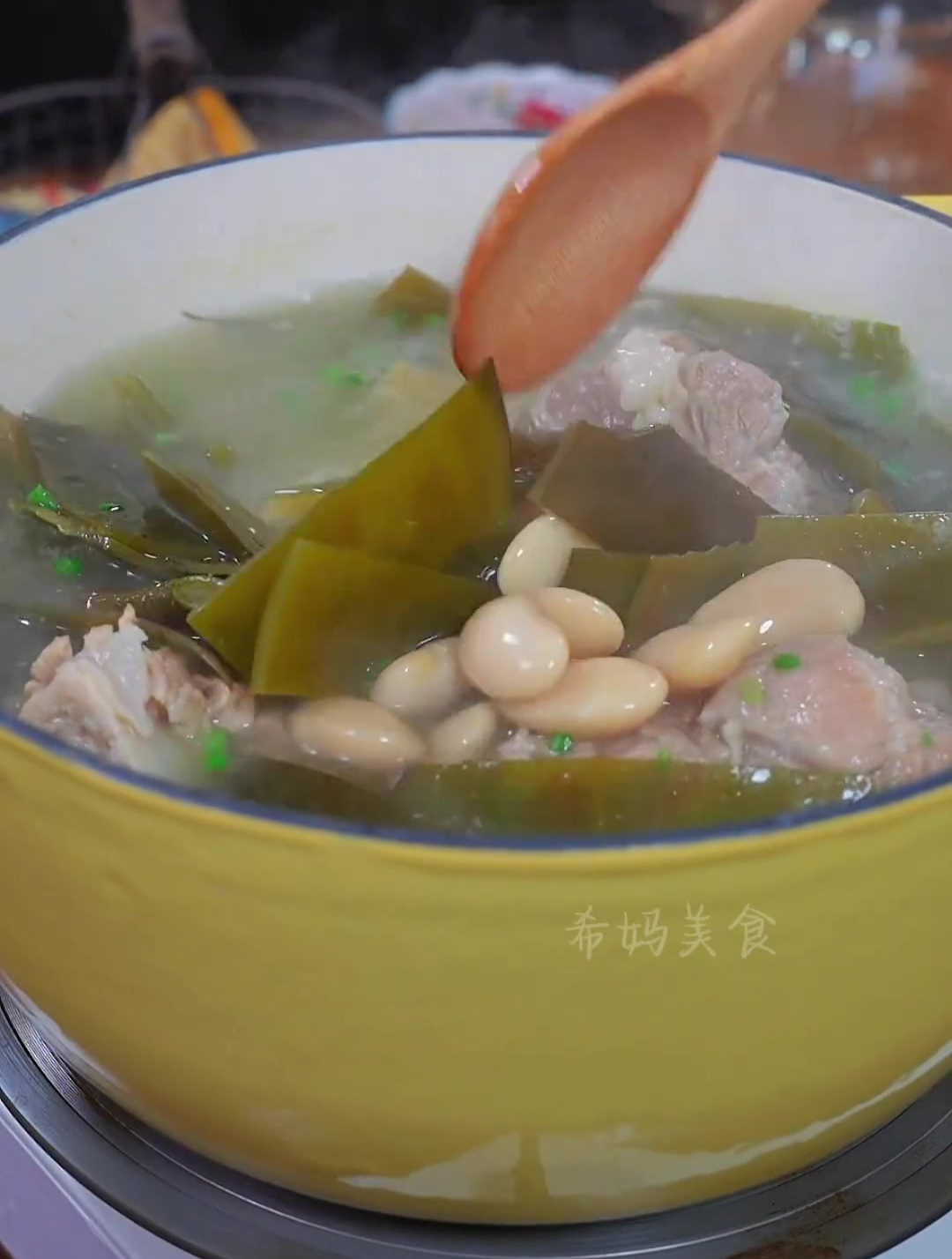 筒骨加大豆海带这样炖一锅都不够喝 喝完汤还能大口吃肉