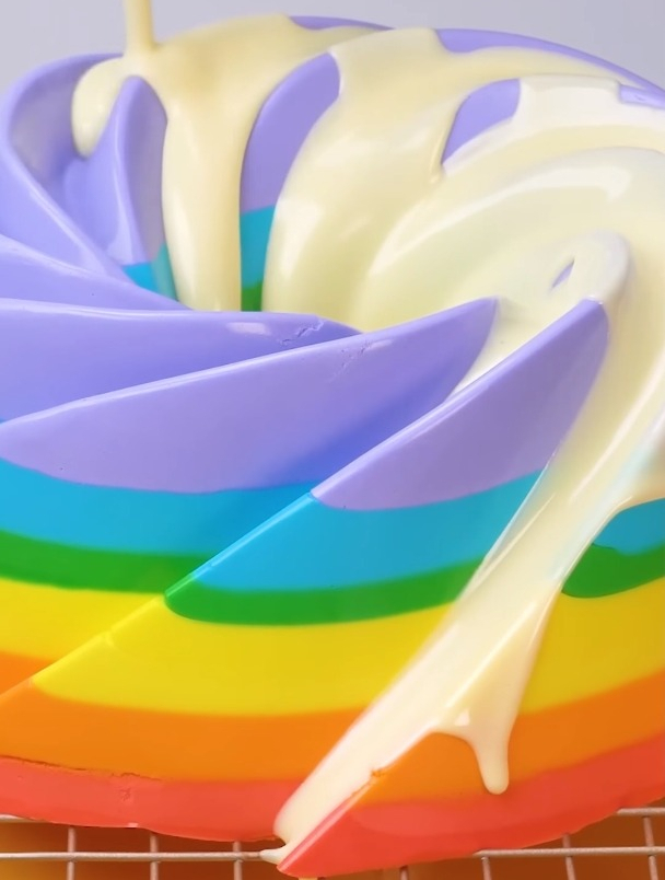 创意蛋糕:多层彩虹花朵