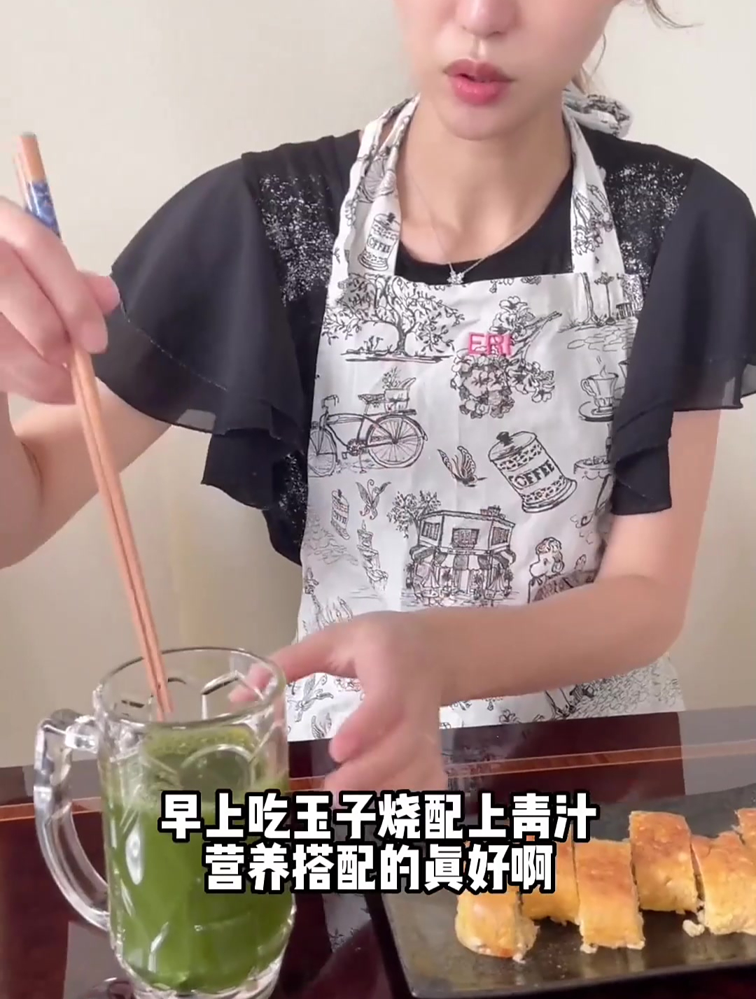 大麦若叶青汁可以加到牛奶,豆浆,果汁,酸奶里喝